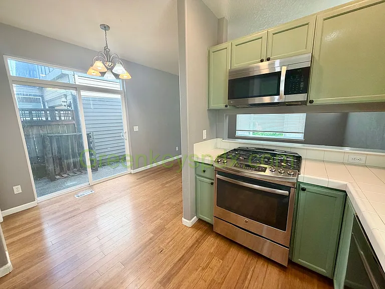936 SE Elina Ave — Photo 5