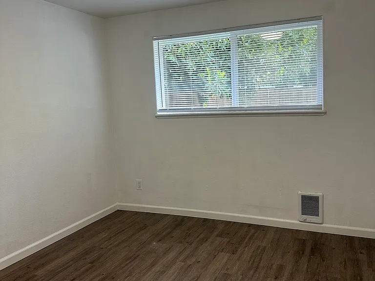 16607 Benson Rd S — Photo 19