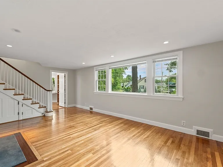 42 Elinor Rd — Photo 10