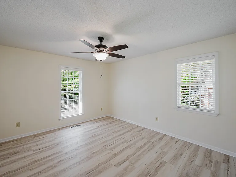 1828 Jacobs Ln — Photo 32