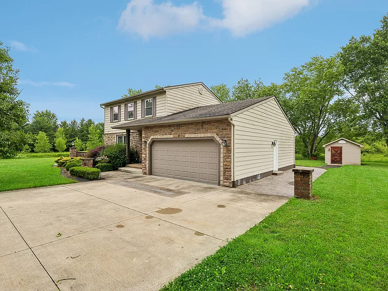 4702 Alger Rd — Photo 2