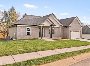 100 Lowball Ln, Vine Grove, KY 40175