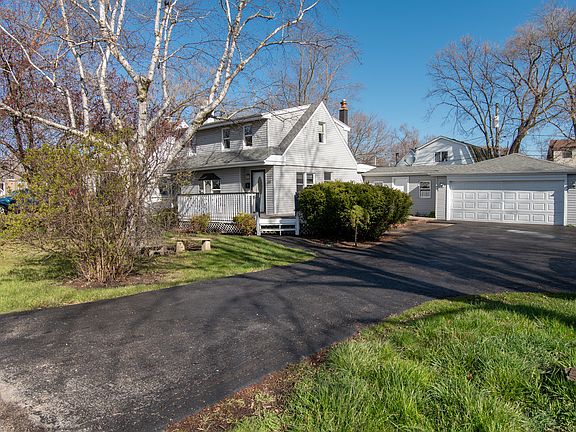 2nd image of 408 E Willow Dr