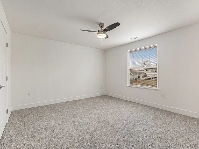 Signature Pointe Apartment Homes — Photo 41