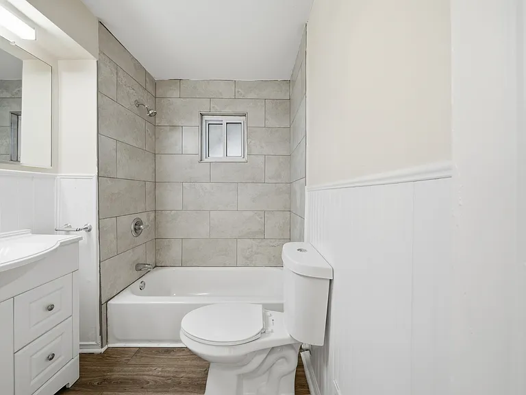 572 Rose Marie Ave — Photo 1