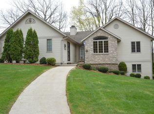 1141 Glacier Pass, Slinger, WI 53086