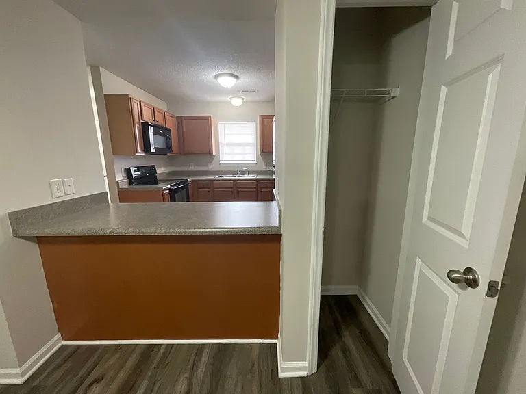 Meridian Park Apartments — Photo 256