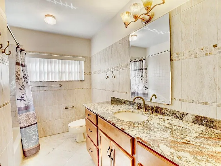 17768 Maplewood Dr — Photo 25