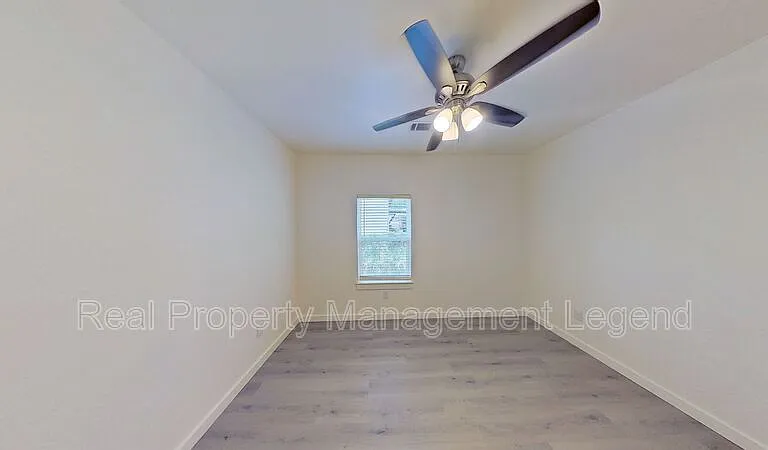 1009 Dubois St — Photo 13