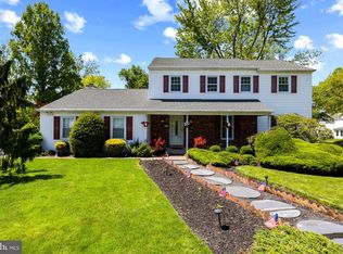731 Wright Dr, Maple Glen, PA 19002
