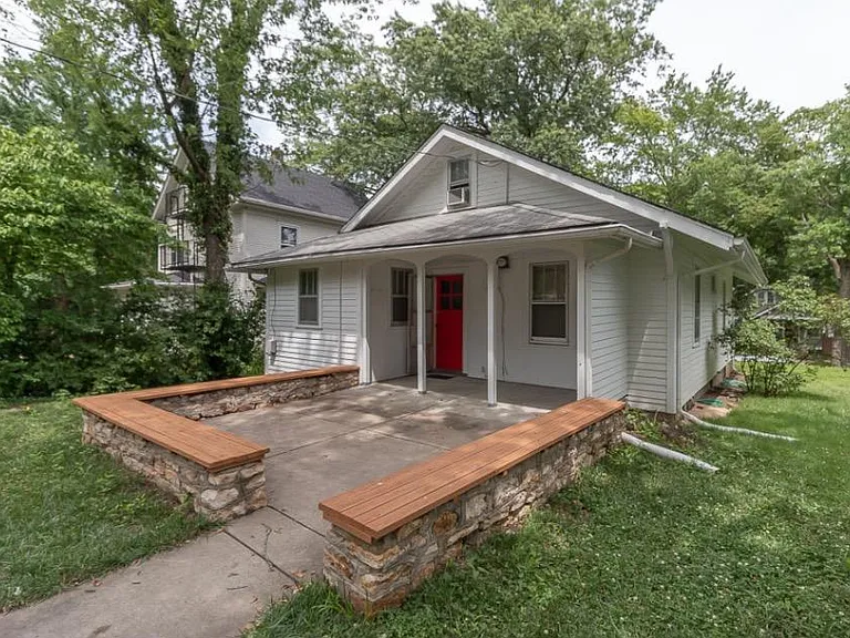 1005 Maine St — Photo 5