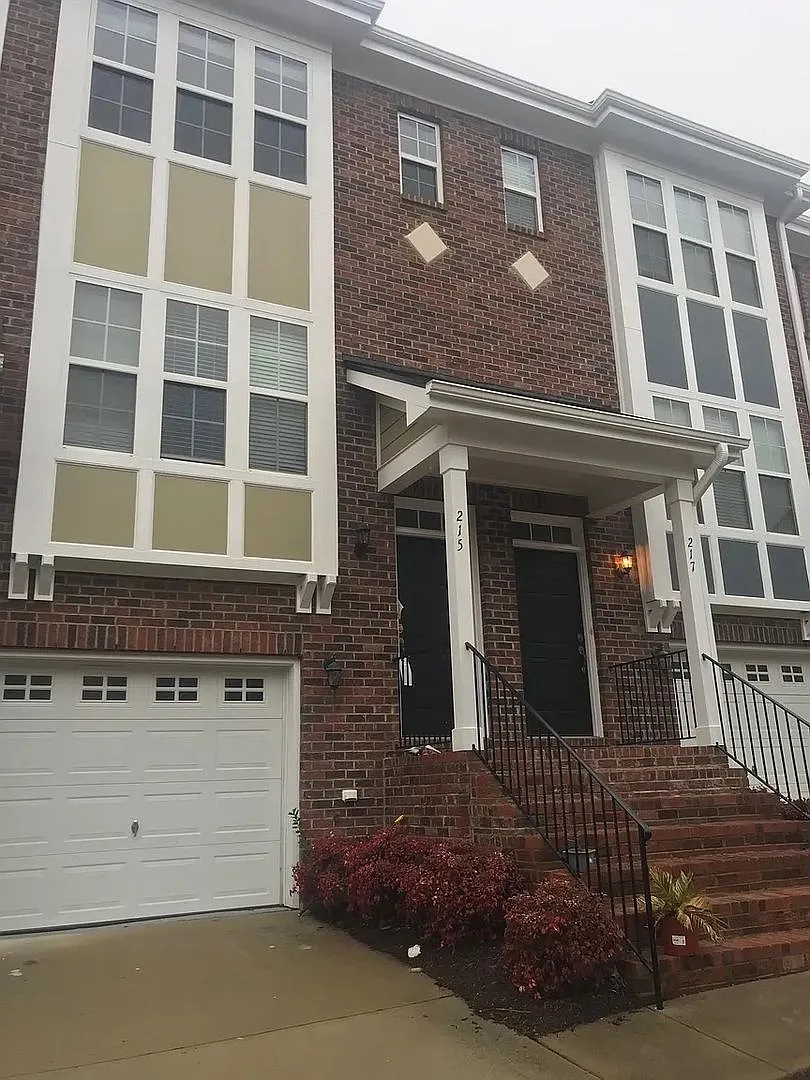 Room in 3 Bedroom Townhome at Dove Cottage Ln — Photo 2