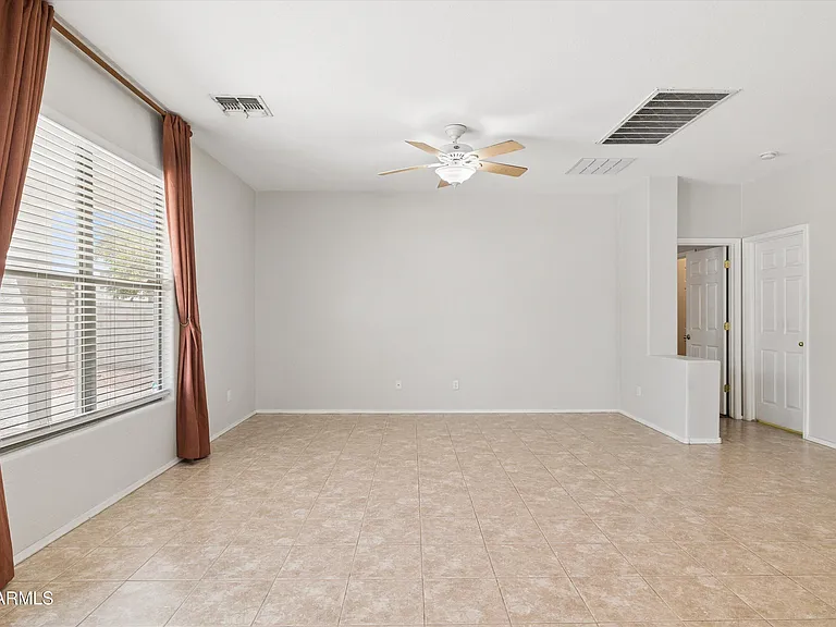 4323 W T Ryan Ln — Photo 11