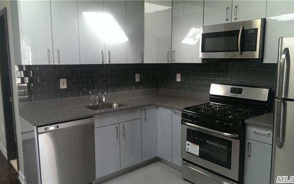 2nd image of 1995 Bergen St
