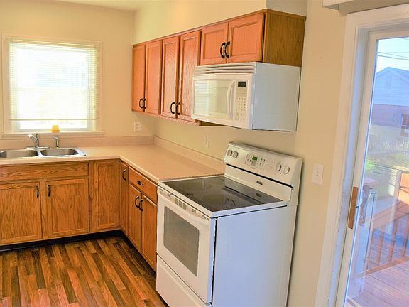 4th image of 805 Noyes Ave
