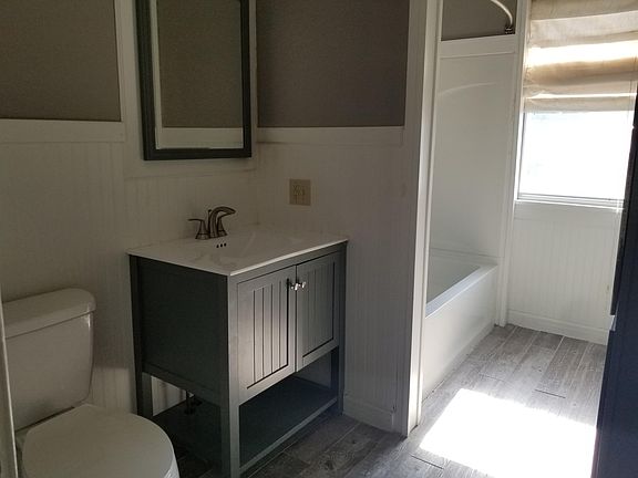 4th image of 1720 1/2 Lincoln Ct #Up