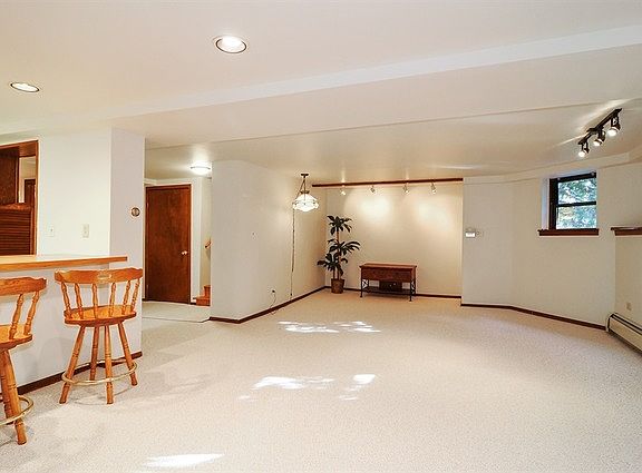 3rd image of 2050 W Berwyn Ave #G
