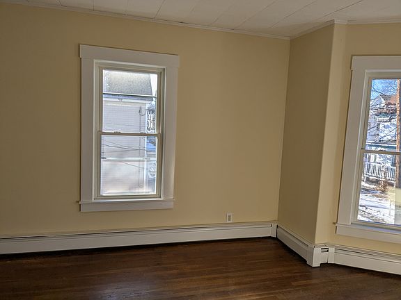 2nd image of 6 1/2 Blossom St #2