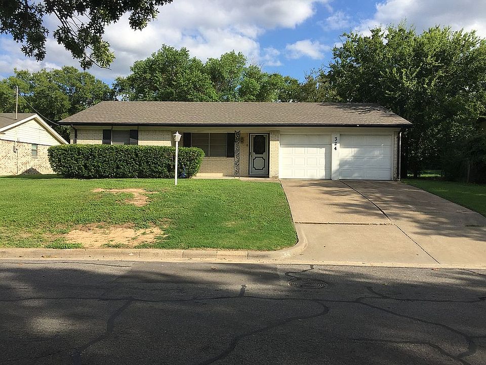 1st image of 324 NE Cindy Ln