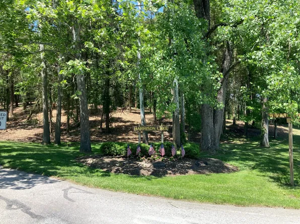 W Raintree Dr S, Columbus, IN 47201