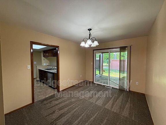 5th image of 4418 Burlingame Cmns