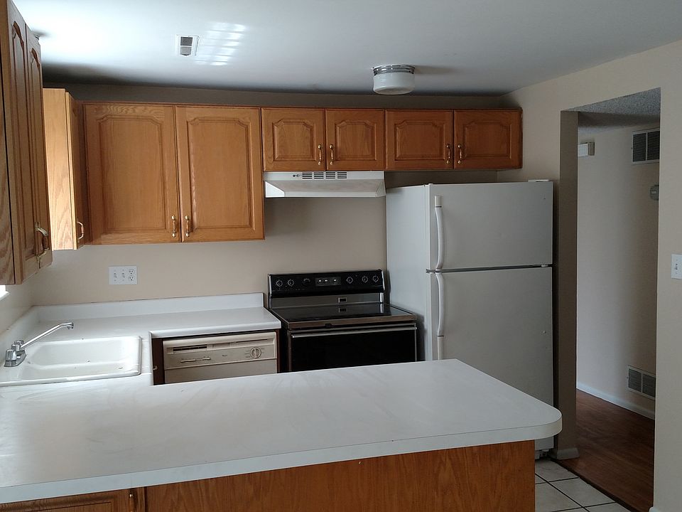 Kitchen includes disposal, dishwasher, fridge, and range