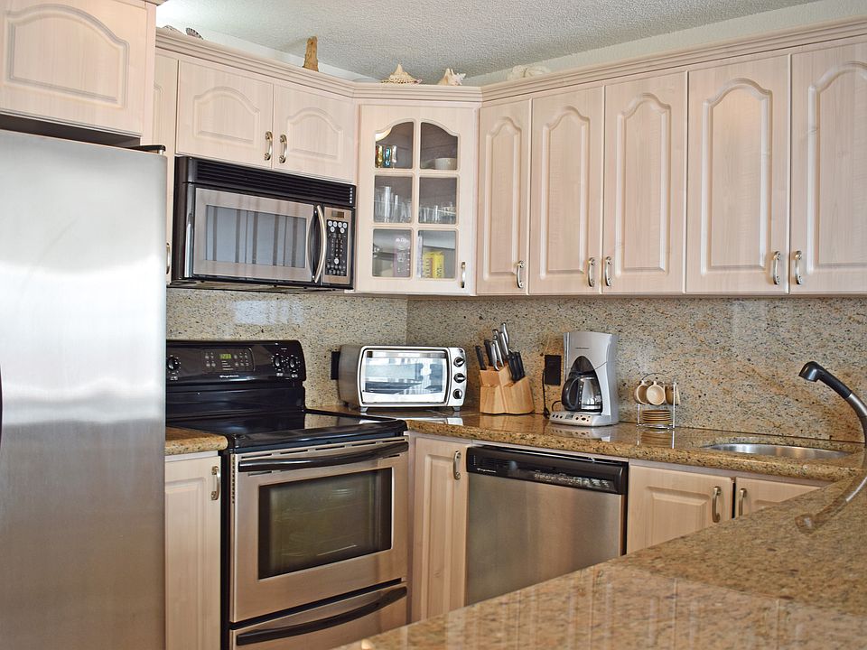 1st image of 401 Ocean Dr APT 712