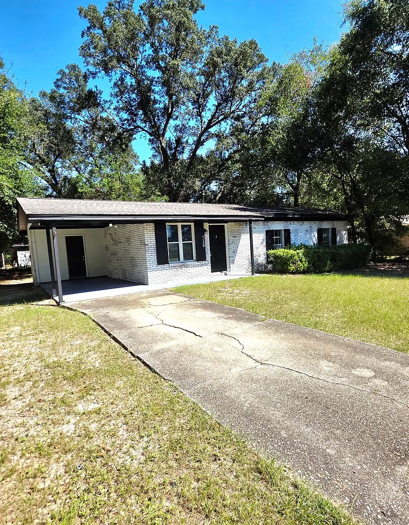 7120 Windsor Oak Dr, Pensacola, Fl 32526 | Move-In Special: Half Off Your First Full Month's Rent! — Photo 3