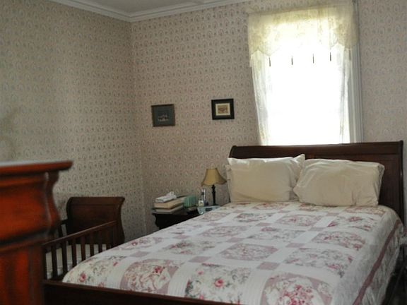 4th image of 54 Saratoga Ave