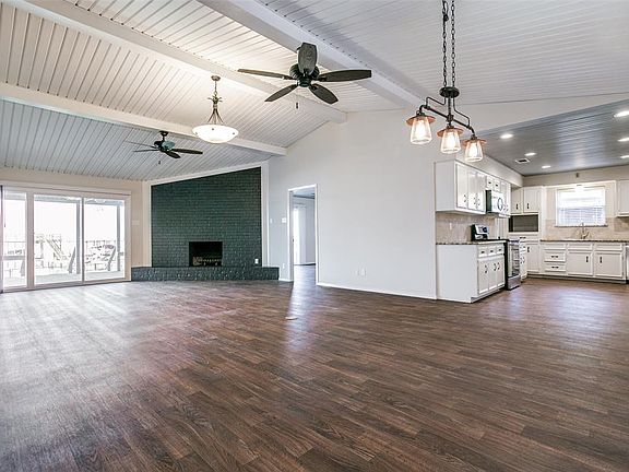 4th image of 329 Bay Ct