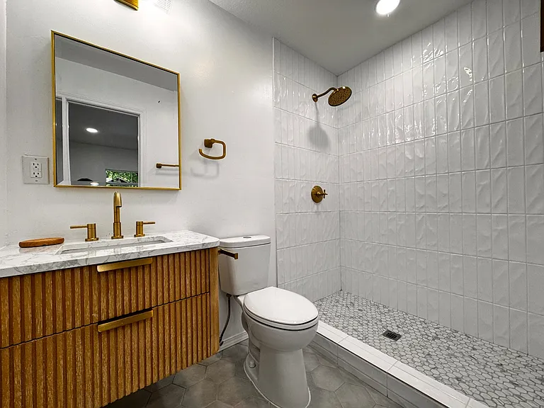 1117 W Symmes St — Photo 14