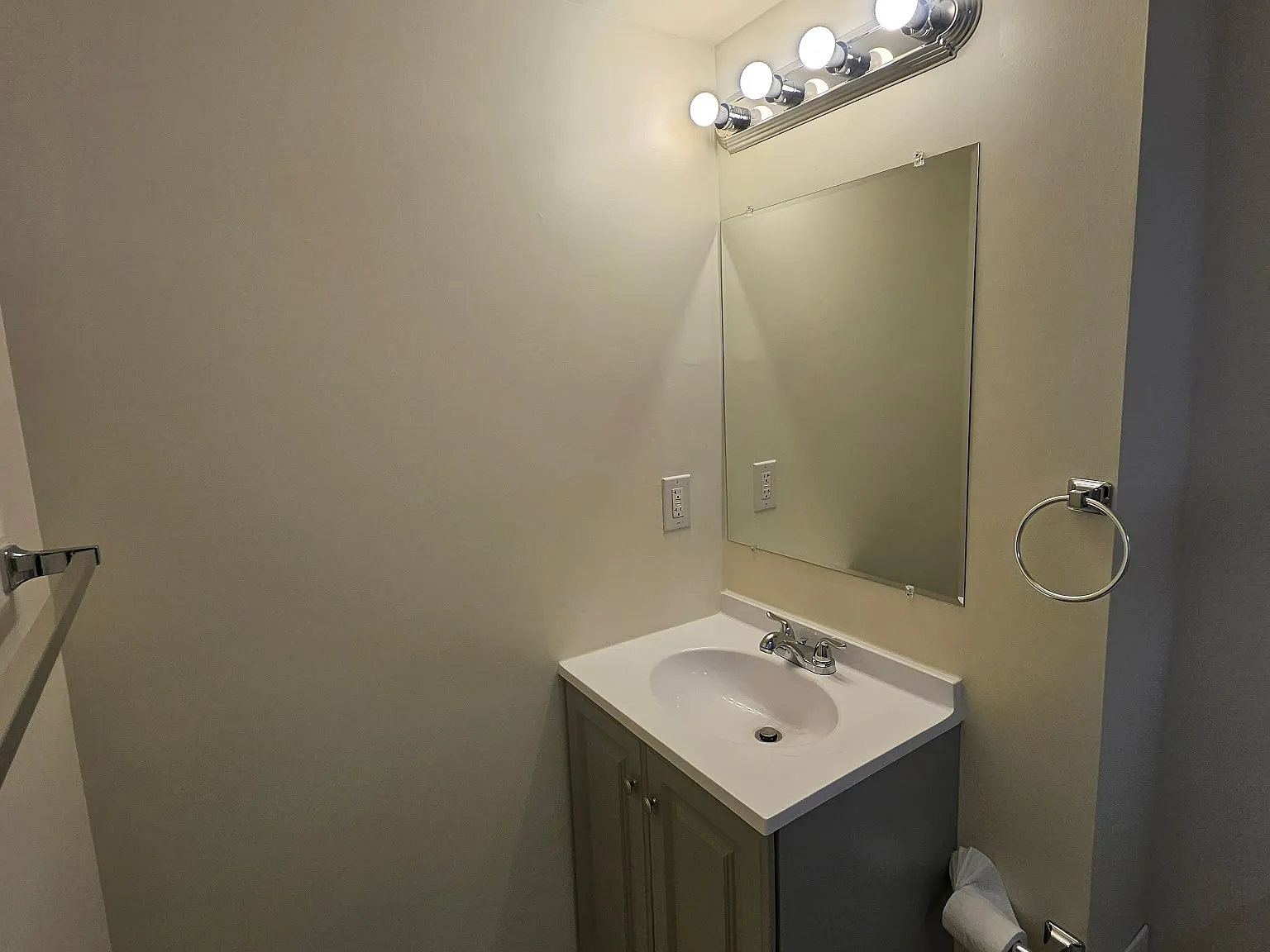 1 bed, $2,100 — Photo 3