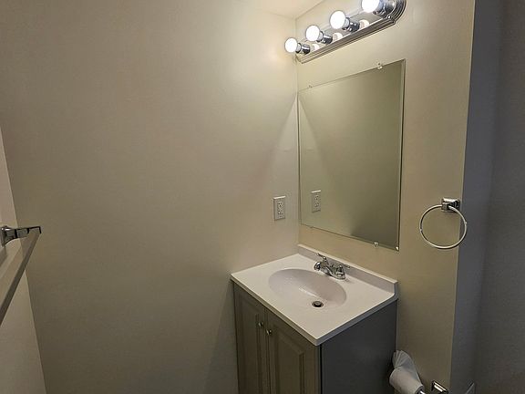 3rd image of 145 Quailwood Pkwy #12