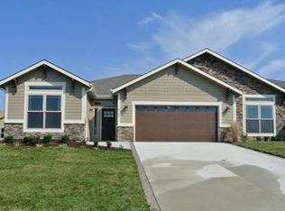 5744 Chimney Rocks Cir, Lawrence, KS 66049