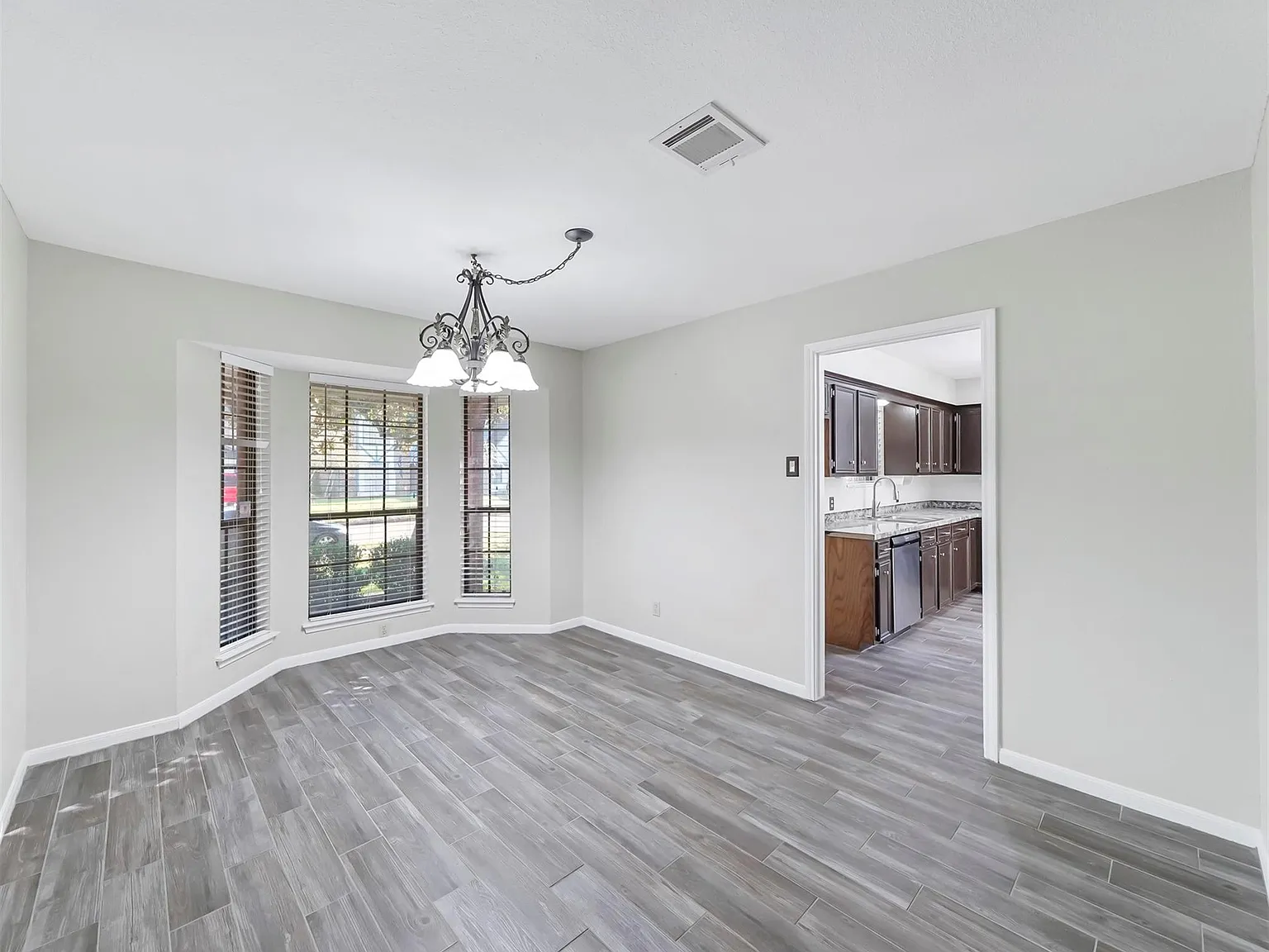 3 bed, 2.0 bath, 1923 sqft, $2,250 — Photo 2