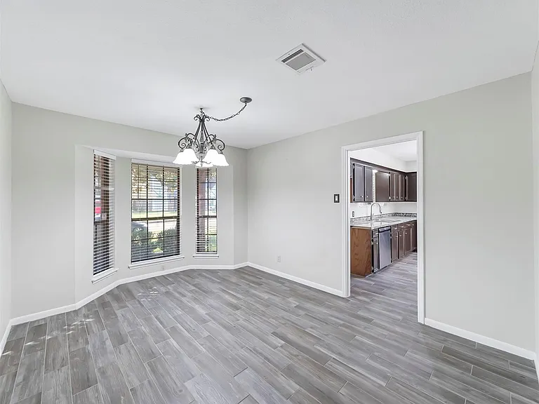 2304 Colleen Dr — Photo 2