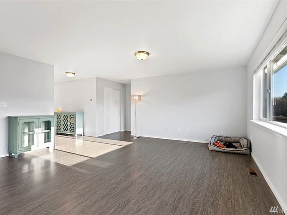3rd image of 2451 Evans Dr