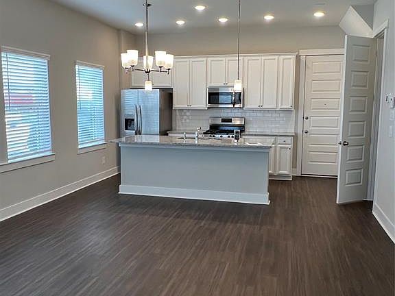 5th image of 732 Strawberry Pines Ct