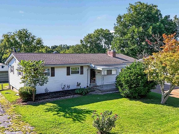 3rd image of 208 Hill Dr