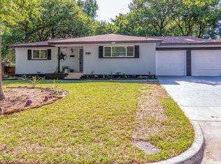 612 Vine St, Euless, TX 76040