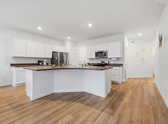 3rd image of 5920 Hawkweed Dr