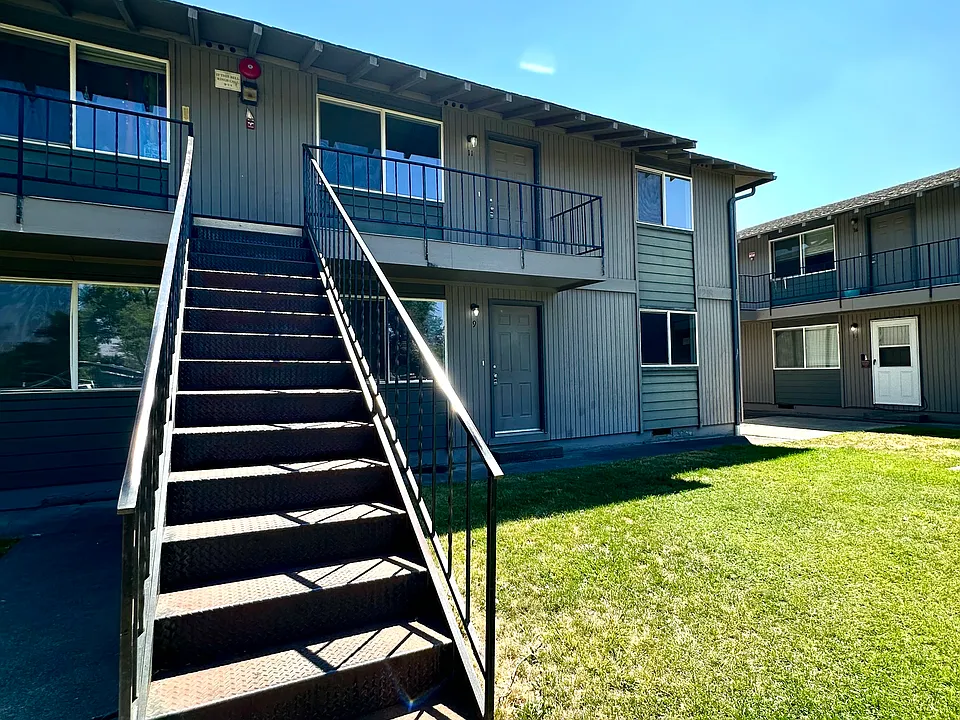1618 SW Lava Ave #11