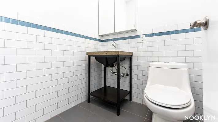 Rented by Nooklyn NYC LLC | media 32