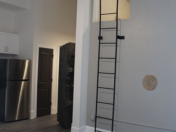 5th image of 114 W Court St #101