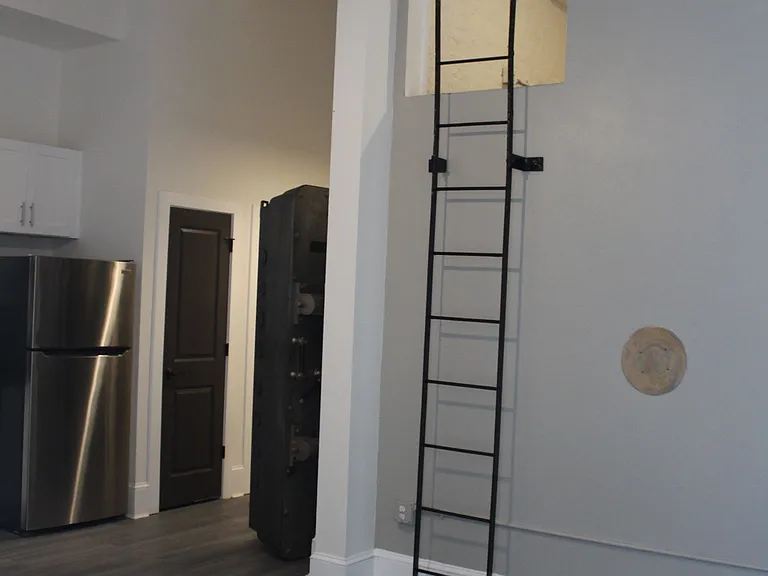 114 W Court St #101 — Photo 5