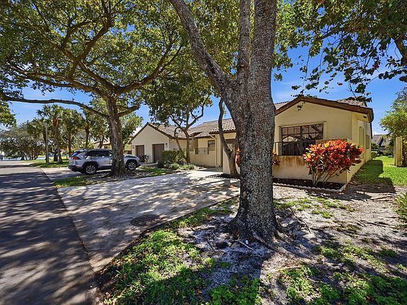 2nd image of 440 Ashwood Pl