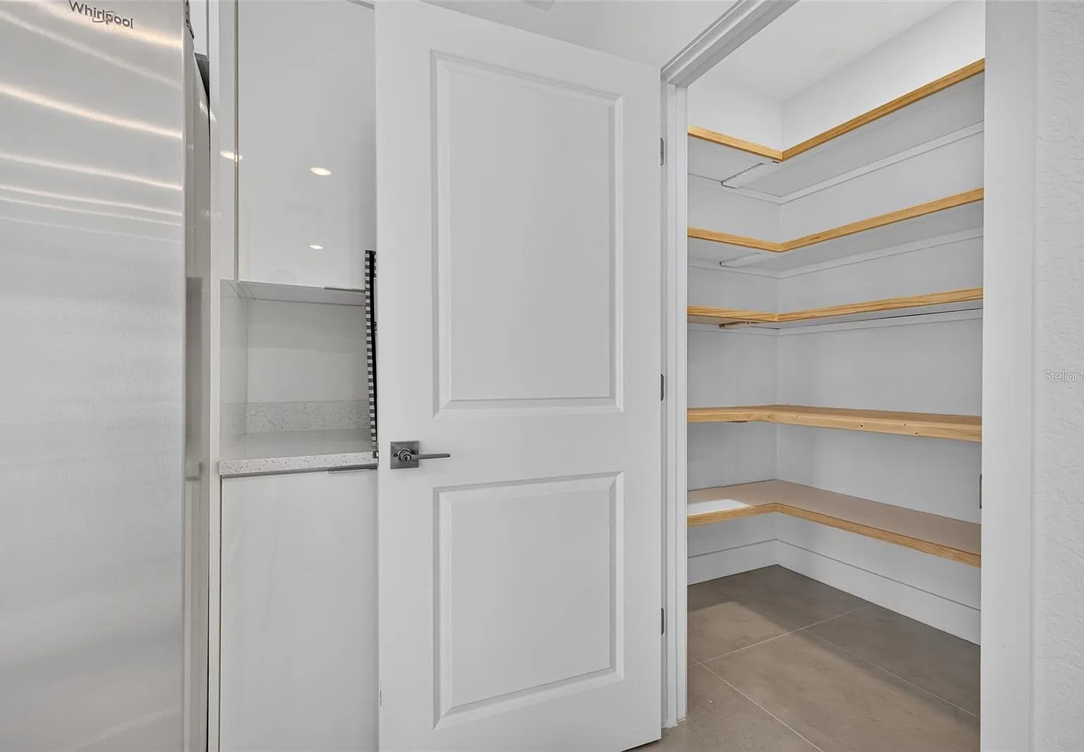 4 bed, 1994 sqft, $2,390 — Photo 4