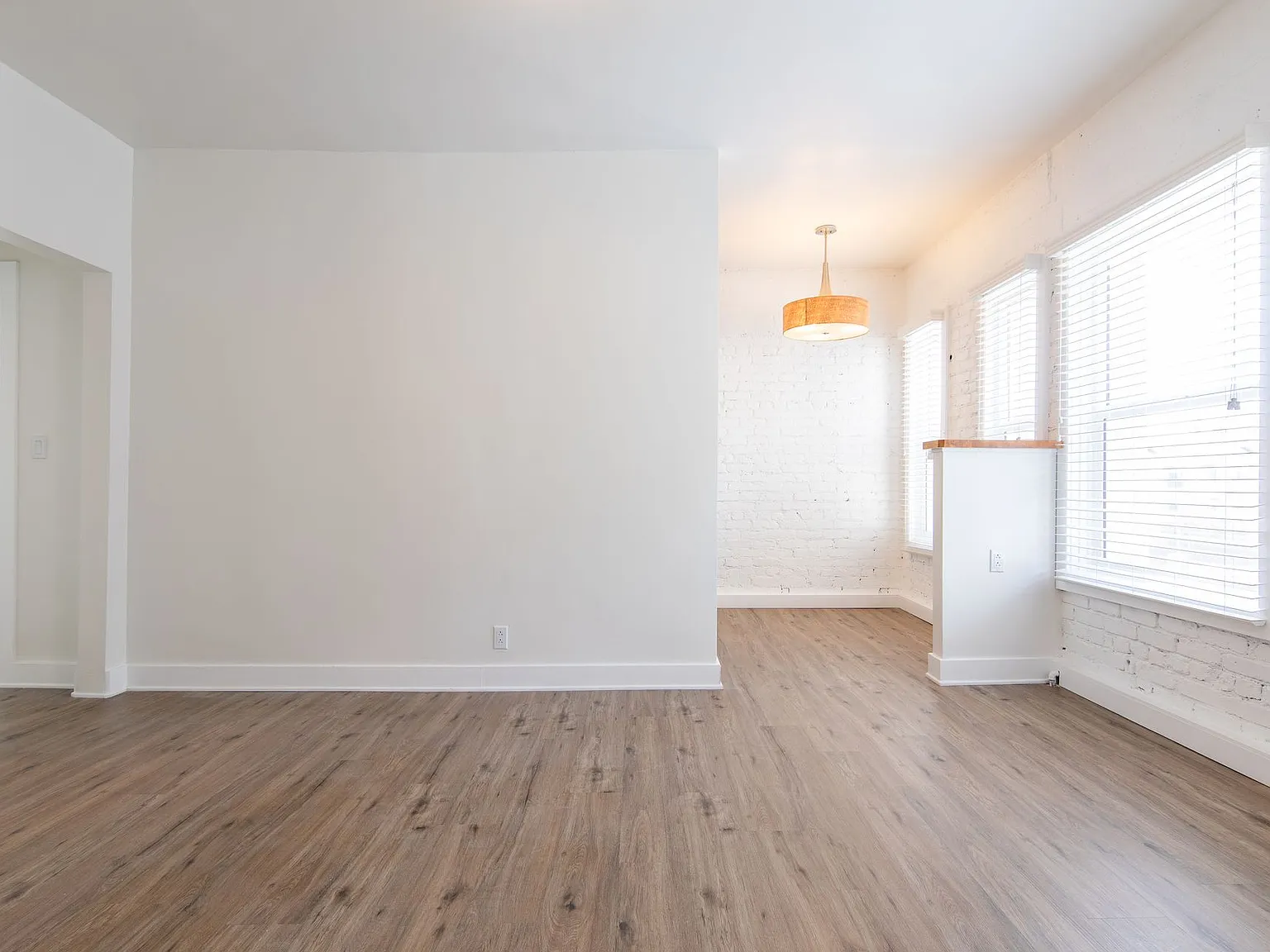 Mariposa II Apartments | Renovated Apartments with Exposed Brick in Koreatown — Photo 2