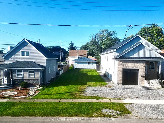 3rd image of 44 Chestnut St