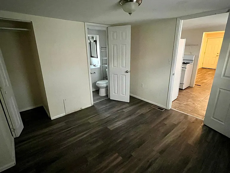 4731 N Vine St — Photo 6